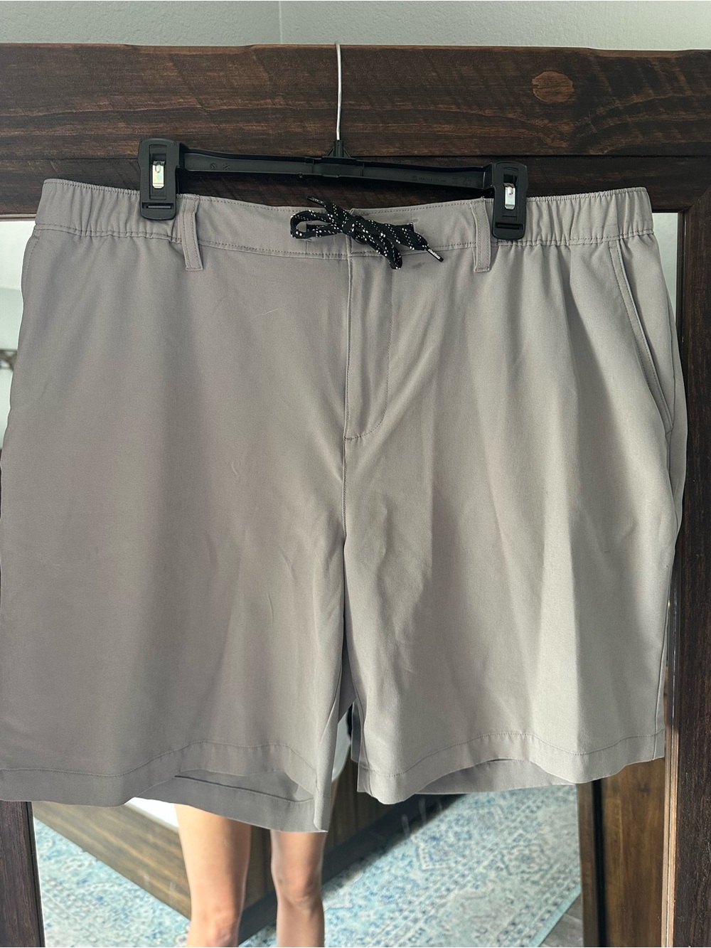 chubbies Light Gray Men’s Hybrid Shorts